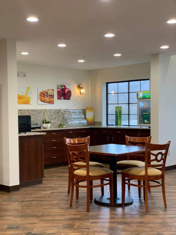 Quality Inn & Suites Prestonsburg Next To Mountain Arts Center Esterno foto